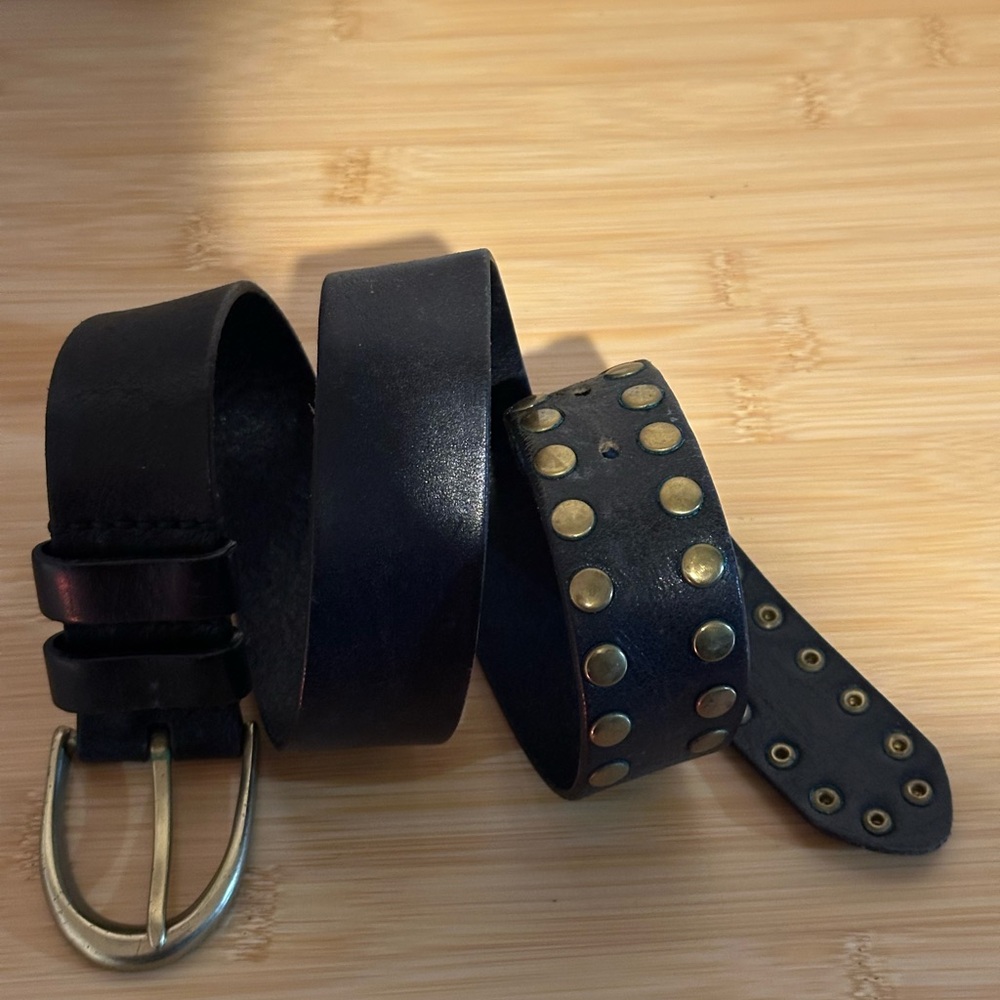 Vintage Women’s Black Johnny Farah New York leather with Brass Accents.